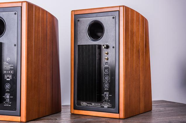 音箱单元与规格细节展示