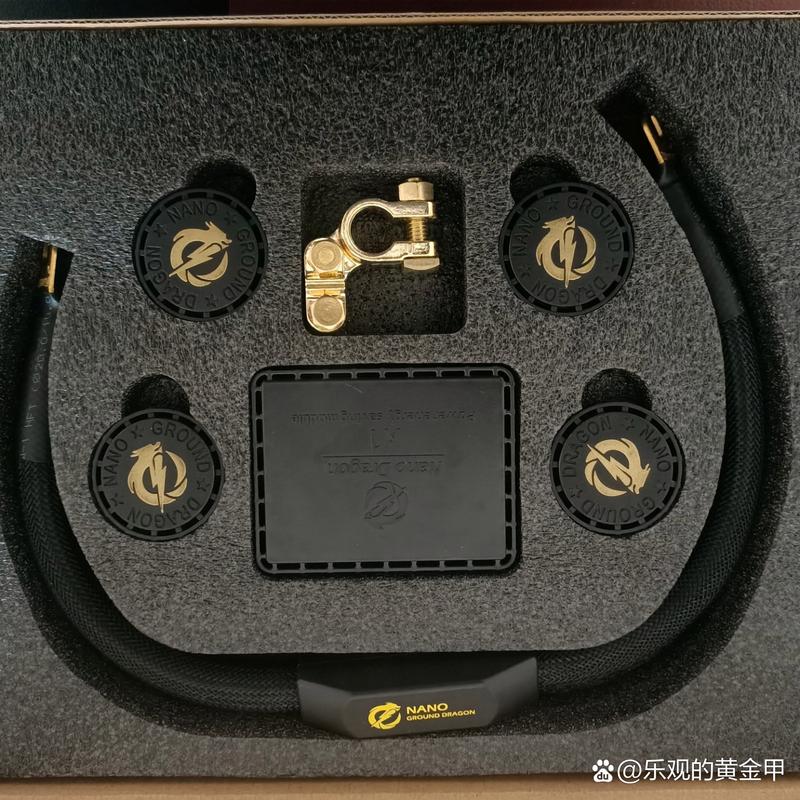 电脑电源单元与线材展示