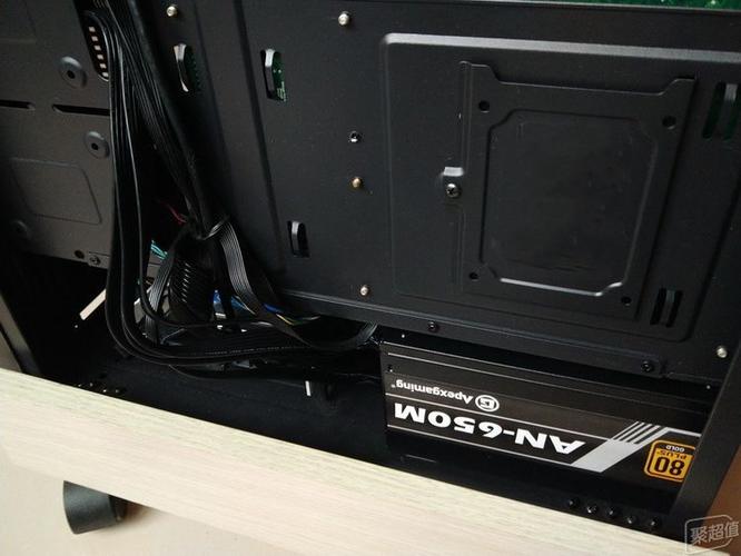 计算机硬件电源选购与组装场景