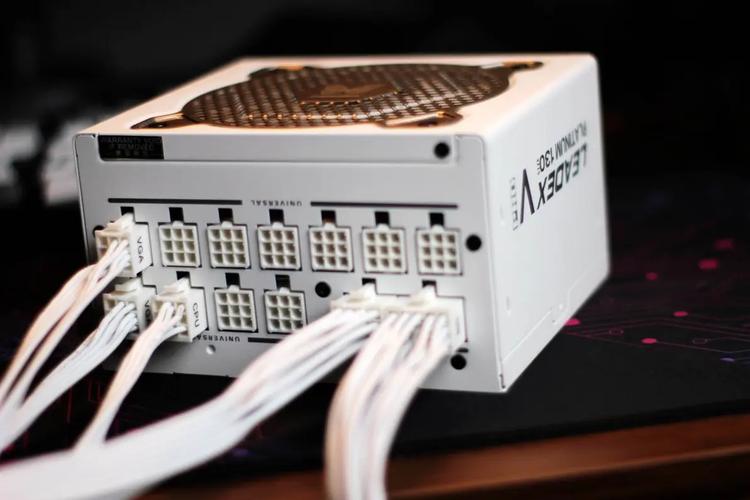 振华 LEADEX VP 1000W 评测:紧凑白金电源,高效稳定全模组选择