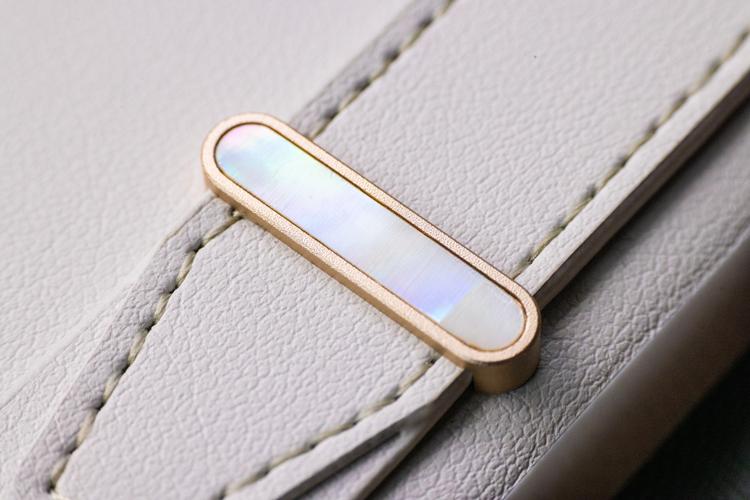 RGB白色机械键盘购买场景