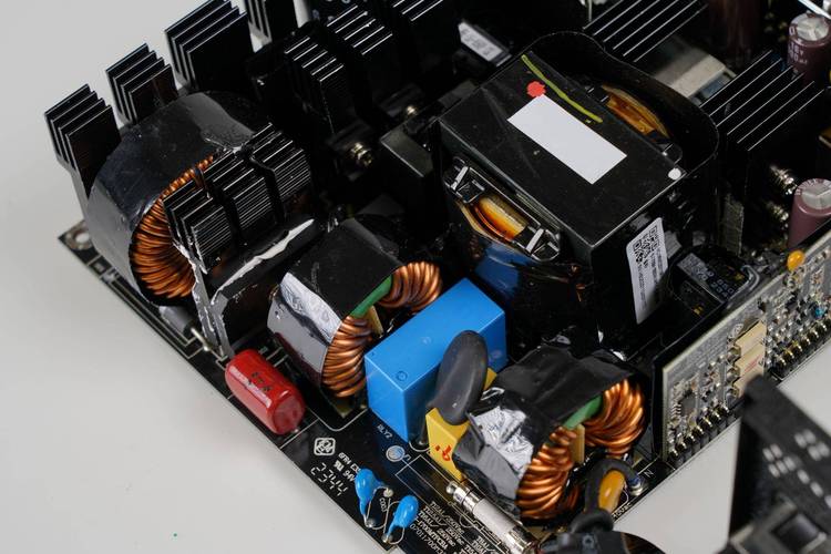 电脑硬件性能评估场景