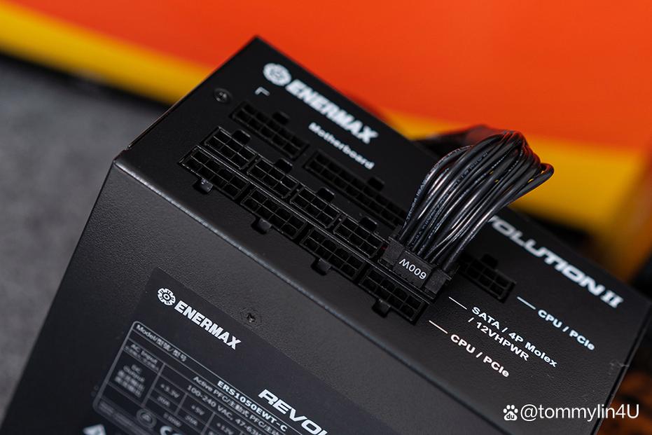 电源产品硬件细节与风扇展示