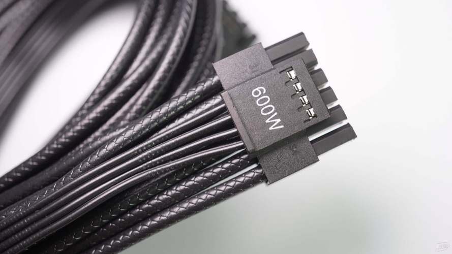 Computer PSU with active cooling system