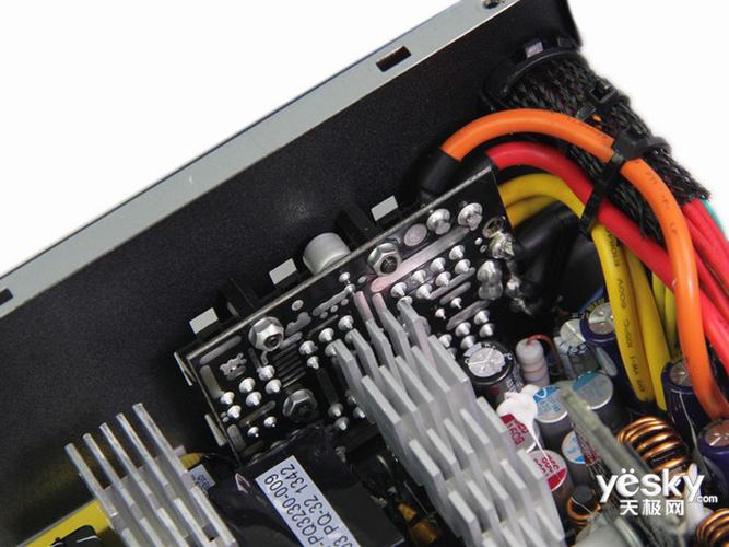 PC电源安装在机箱内