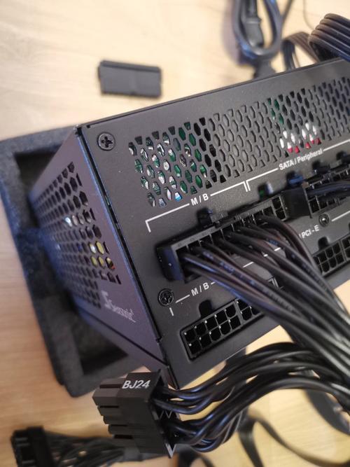 海韵 PRIME TITANIUM FANLESS 600 评测：钛金无风扇 600W 顶级静音电源