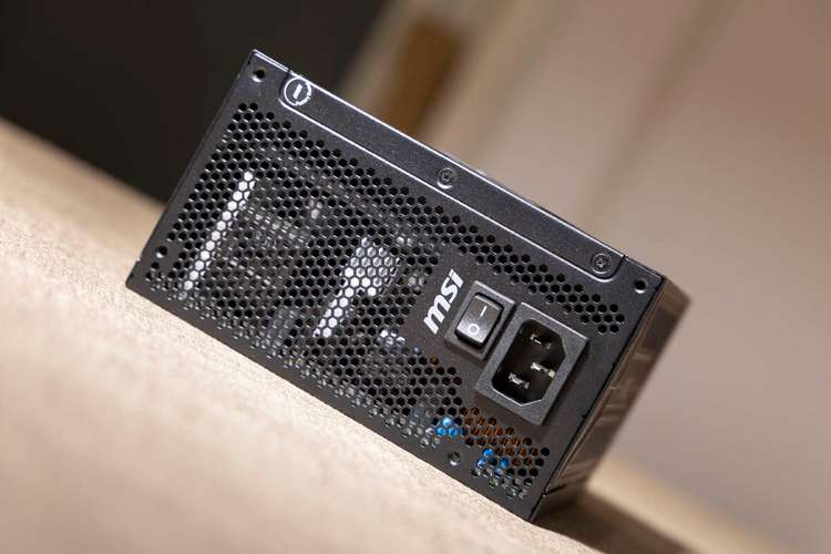 PC building with modular power supply