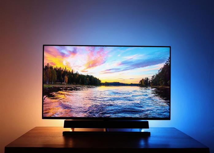 游戏显示器桌面摆放