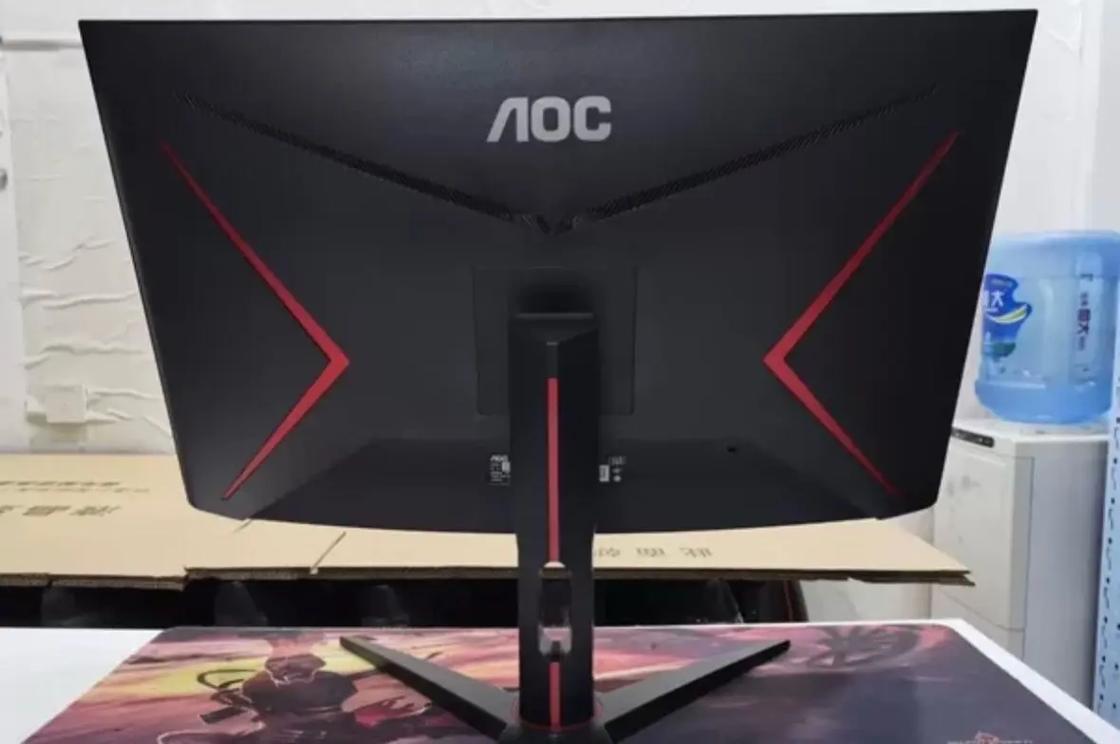 Close-up of 31.5 inch gaming monitor specifications