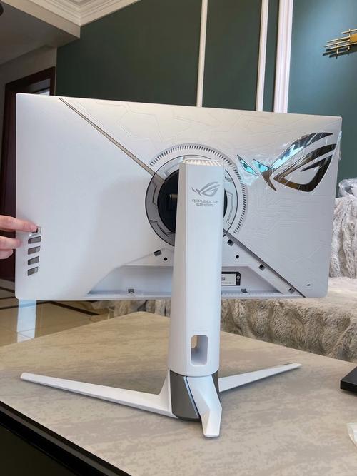 Professional monitor in energy efficient workspace