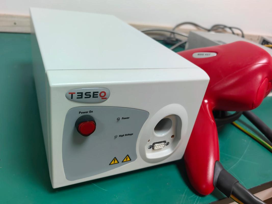 显示器背部散热设计