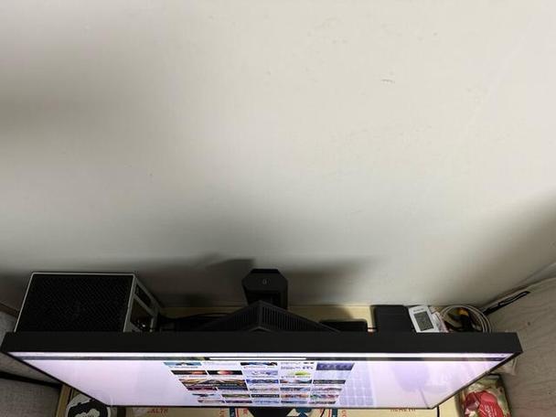 HP Omen 27U 接口与规格展示