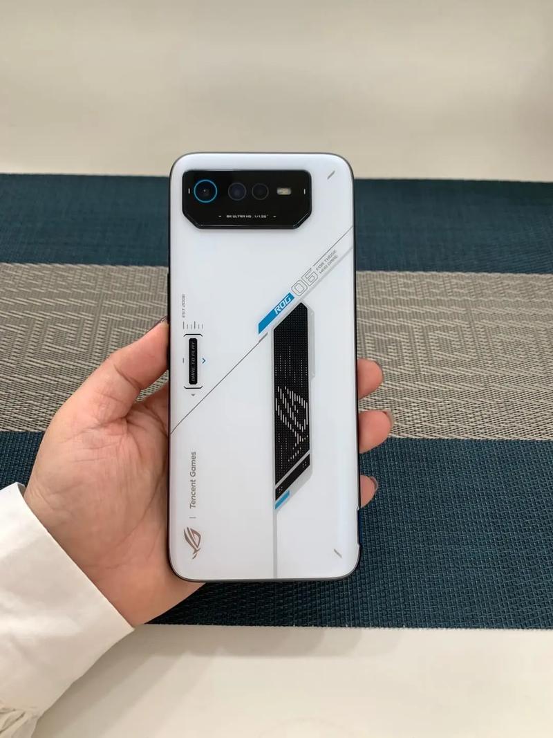 华硕ROG XG248QSG Ace评测：610Hz超速电竞屏 专业选手终极武器