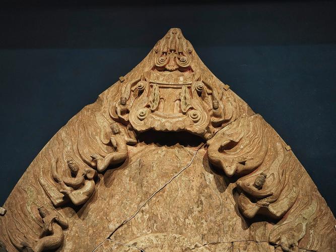 轻薄显示器桌面摆放设计细节