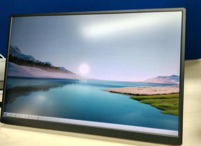 黑色便携触控显示器细节