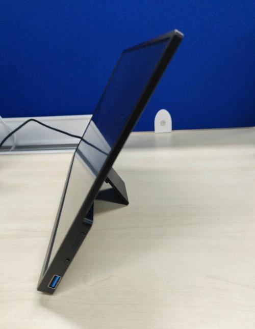 显示器核心规格面板展示