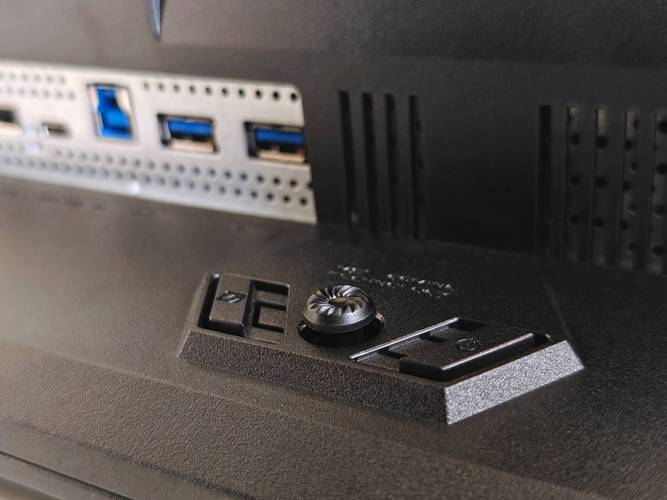 Vibrant colors on QD-OLED display