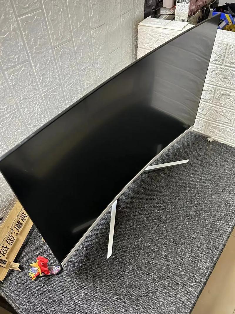 Curved monitor with game interface