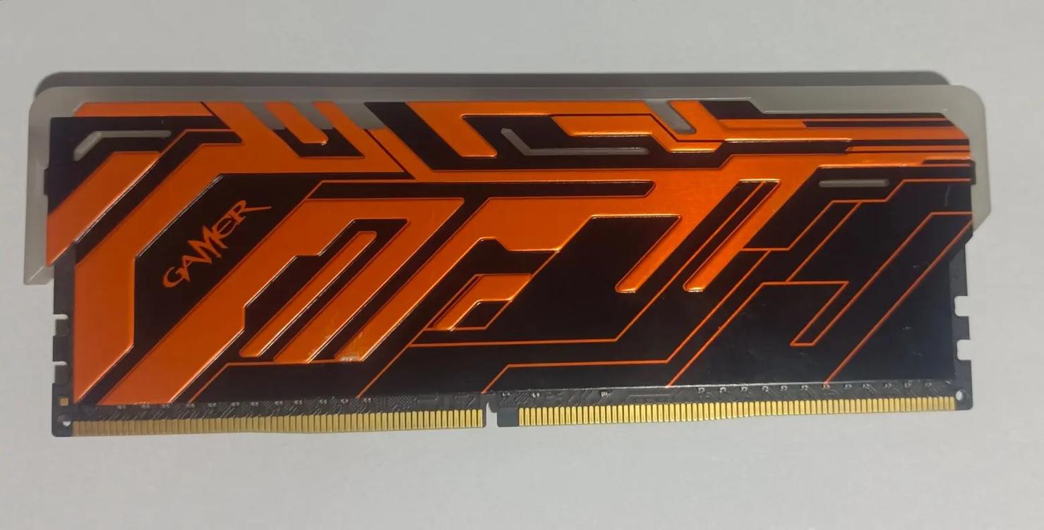 Gaming PC setup with high performance RAM in benchmark