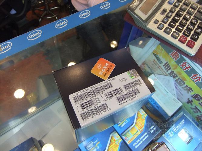 CPU 安装在主板上的外观细节