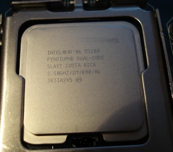 Intel 奔腾双核 E5200 评测:经典 Wolfdale 架构下的低功耗双核利器