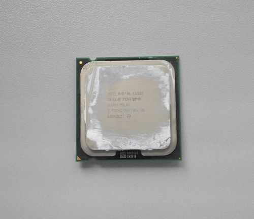 Vintage Intel CPU on desk