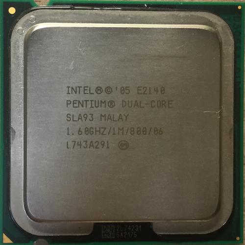 Intel CPU 安装在主板上的外观细节