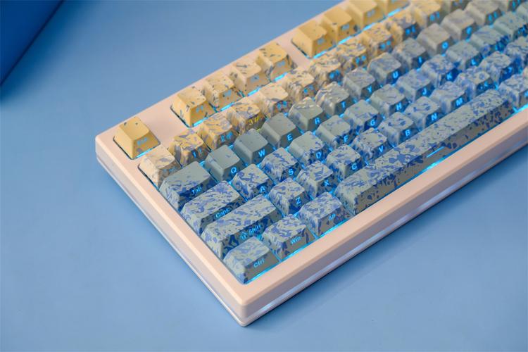 自定义键帽与RGB背光键盘