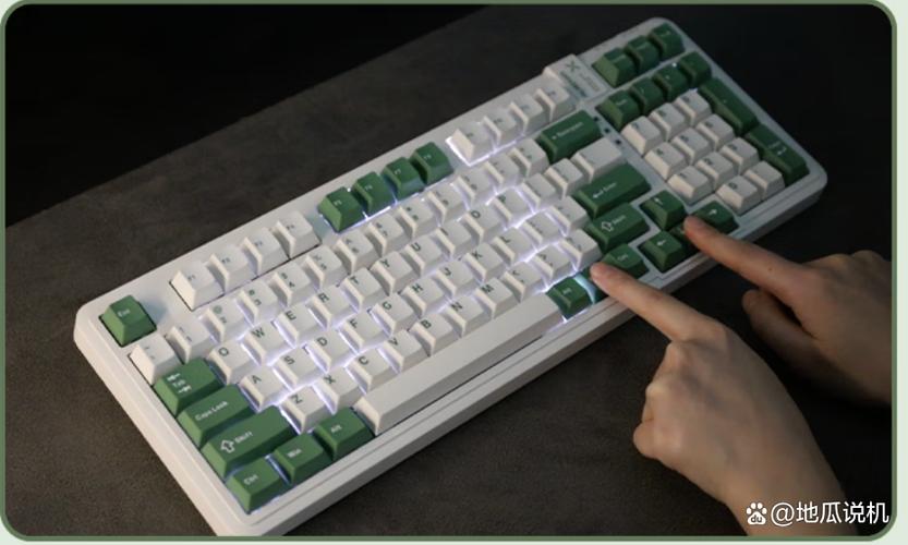 RGB背光机械键盘打字性能展示