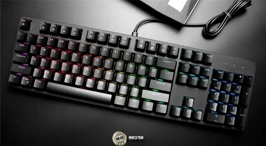 艾石头IR104红轴机械键盘评测:三模矮轴104键 轻薄办公利器