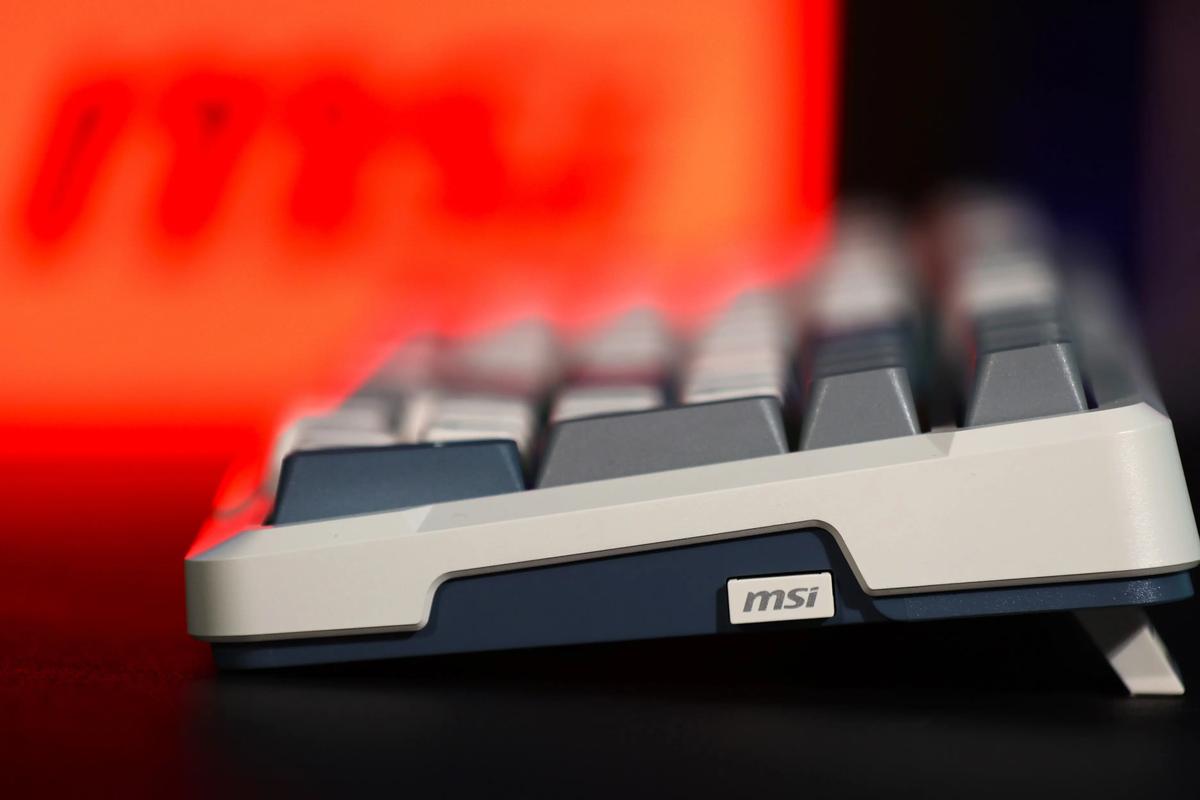 白色游戏键盘核心配置细节