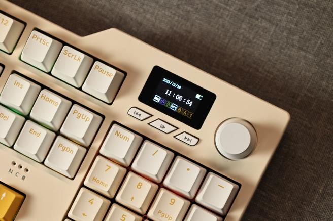 RGB背光键盘拼色外观