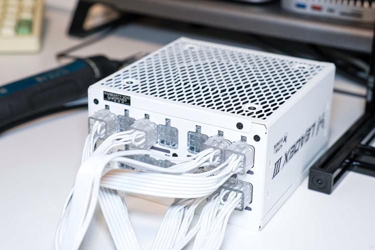 PC 电源在机箱内运行状态