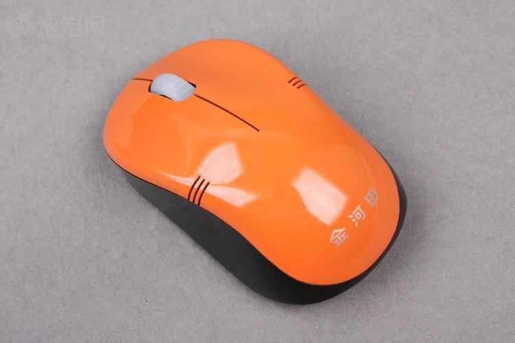 机箱内部电源与线缆安装效果