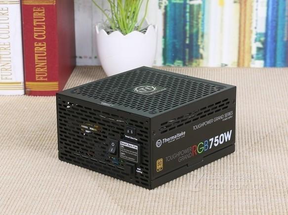 电源风扇散热特写