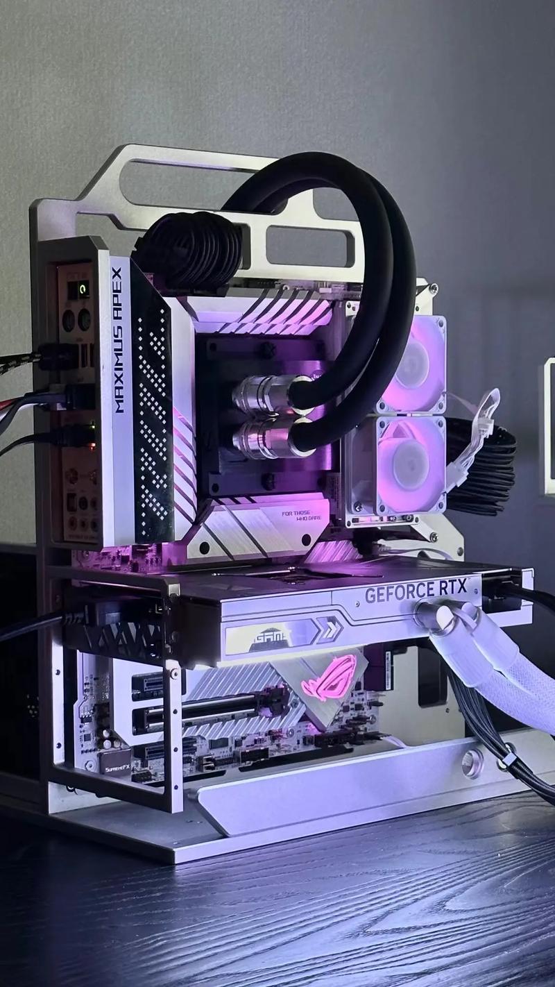 七彩虹RTX 4080 SUPER龙年限定 vs 微星GTX 750Ti GAMING 深度对比