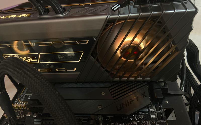 苹果Blackmagic eGPU vs 蓝宝石Radeon RX 6900 XT 16G TOXIC 毒药 OC 超极版 深度对比