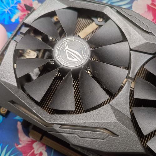 显卡规格对比示意图