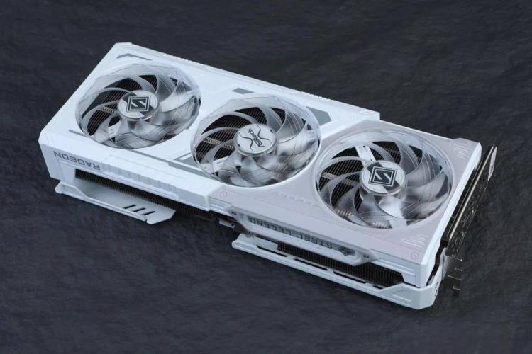 显卡规格对比示意图