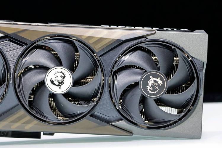 显卡规格对比示意图