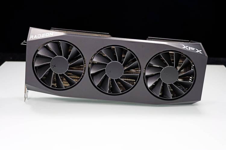 显卡双风扇散热系统运行状态