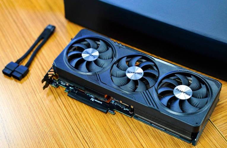 完整PC主机搭配技嘉RTX 4070 Super显卡