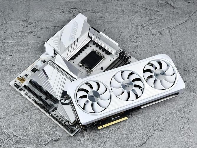 游戏玩家选择显卡购买决策场景