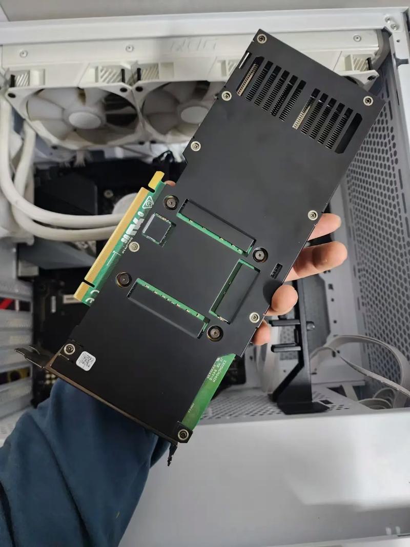 三风扇RTX显卡规格展示