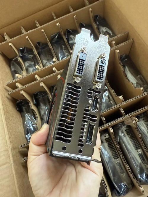 AMD R9 270X 显卡核心规格细节