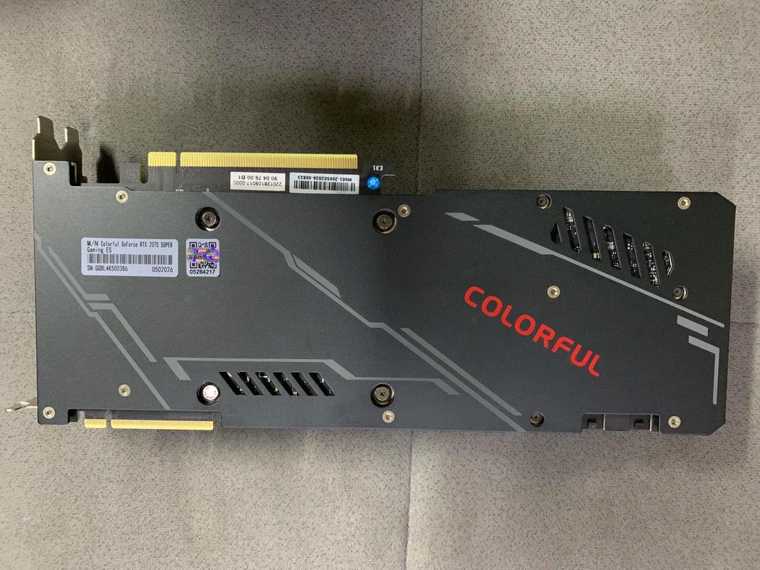 RGB 机箱内显卡散热运行状态