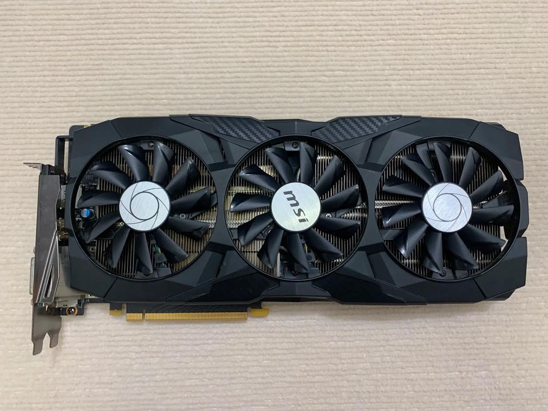 MSI GTX 1080 Ti ARMOR 11G OC 显卡外观特写