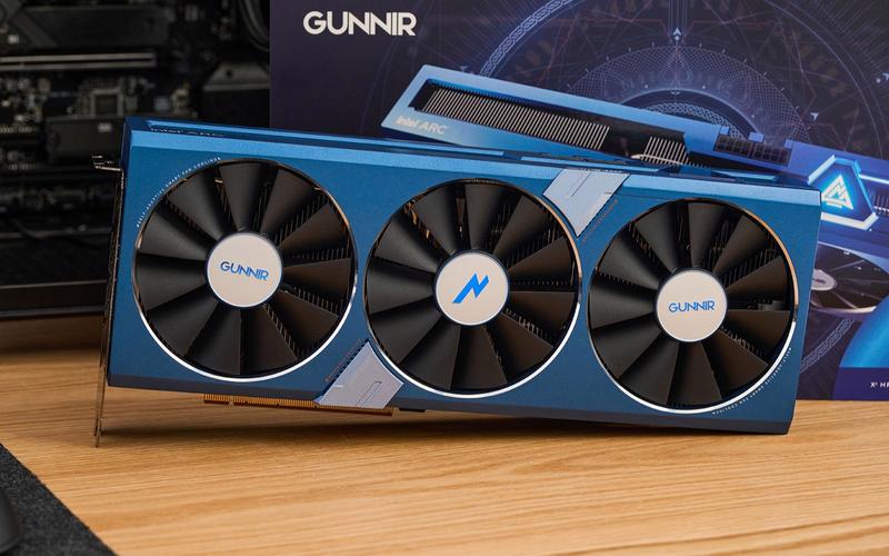 三风扇显卡外观特写