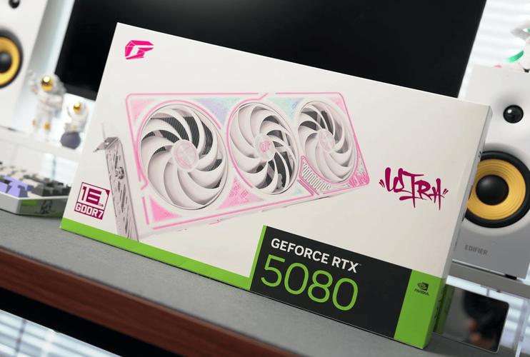 RGB灯光加持的白色显卡机箱内部