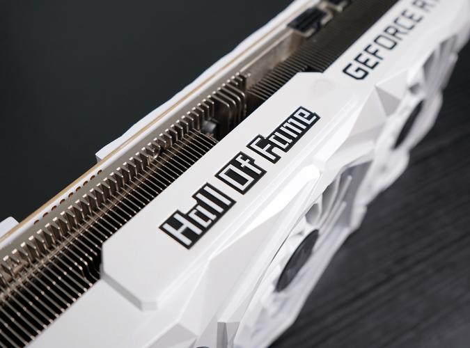 高端显卡接口与背板设计